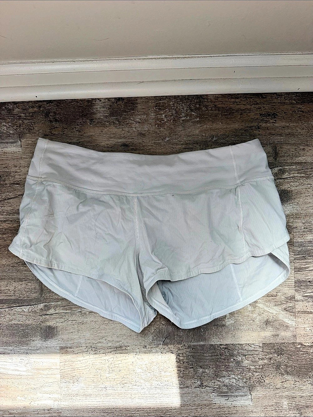 lululemon Speed Up Short 4" White Size 6